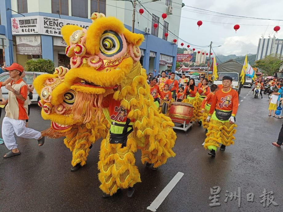 30年一次巡境大游行从玄武宫出发　民众夹道拍照