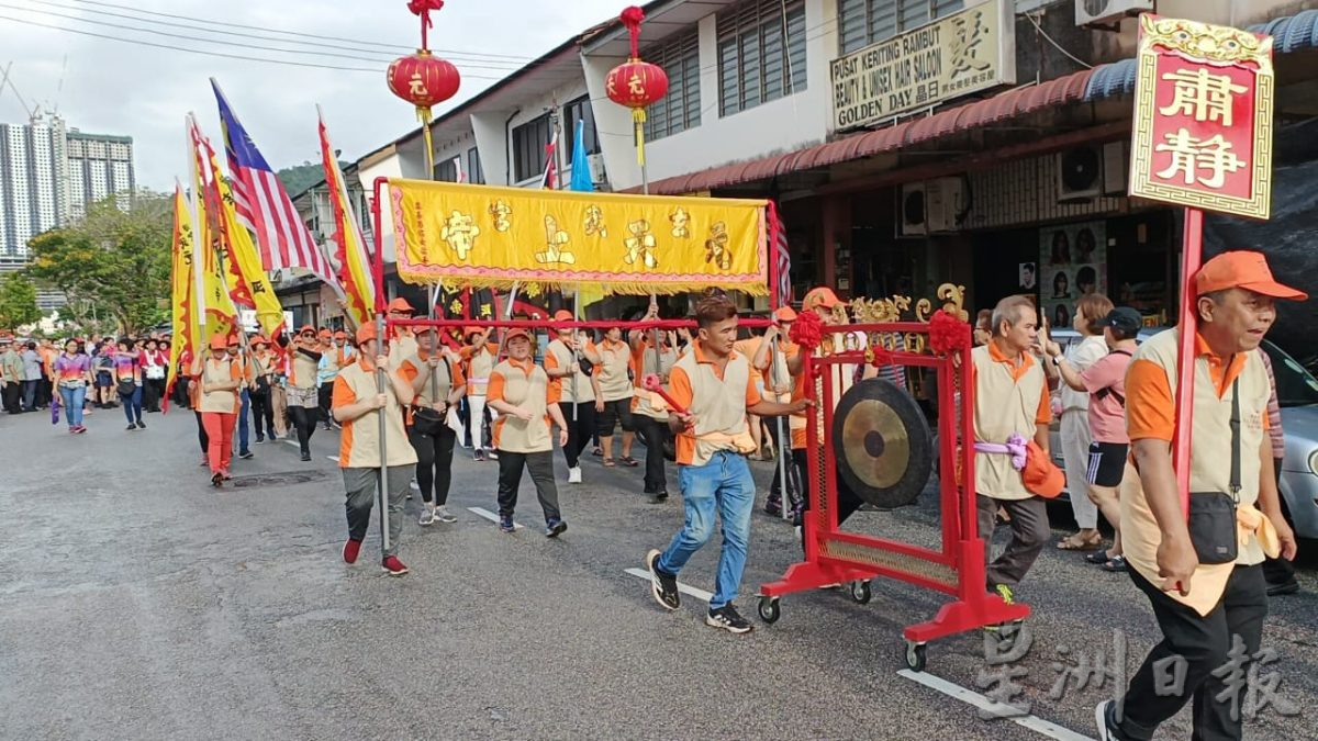 30年一次巡境大游行从玄武宫出发　民众夹道拍照