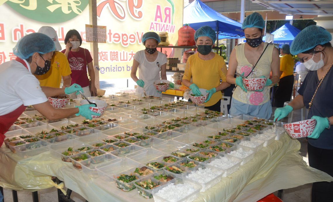 （大北马）淡汶英达妇女组卖4000盒饭筹款