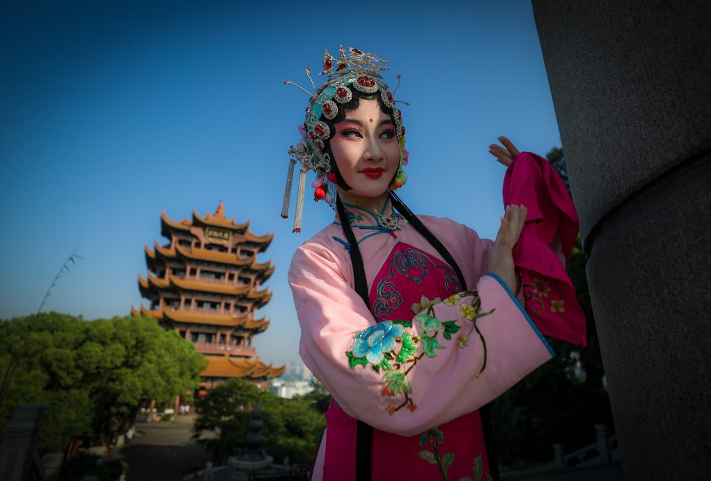 Performance of Han Opera 