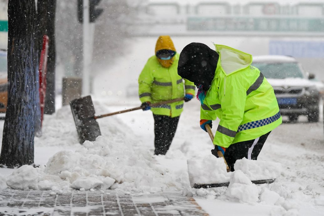 中国东北降雪量或破历史同期极值  多地紧急停课、停运、停航