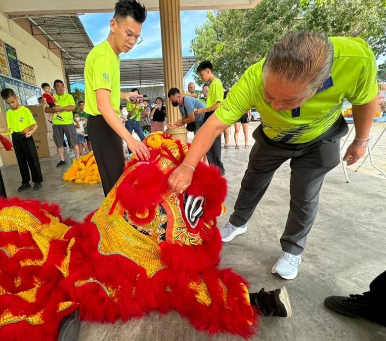 北海中华二校 幼狮团融入武术战鼓