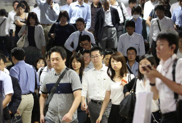 日本男大生体验生理痛 特殊装置通电模拟痛觉