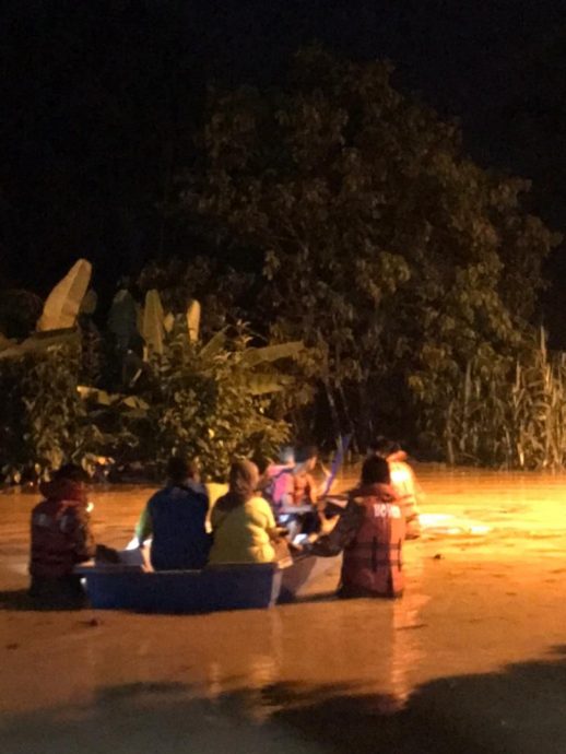 柔：午后一场骤雨，甘榜遭遇闪电水灾 10人受灾