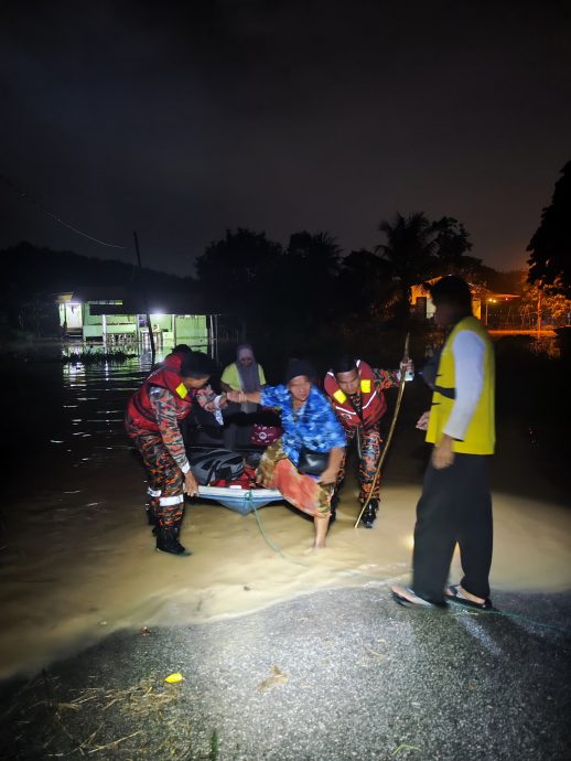 柔：午后一场骤雨，甘榜遭遇闪电水灾 10人受灾