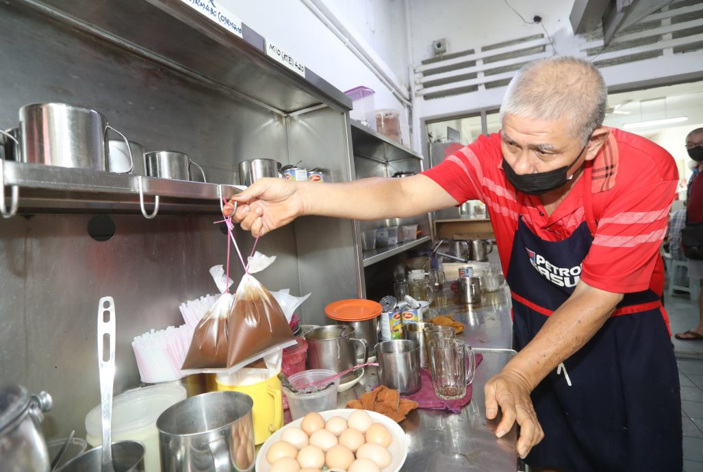 老就是宝 | 只卖蒸烤面包生熟蛋茶饮 乐民茶室“传统”挂帅