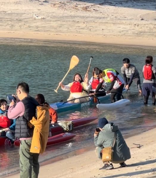 锺欣凌日本外景出意外！翻船落海剧组急救人