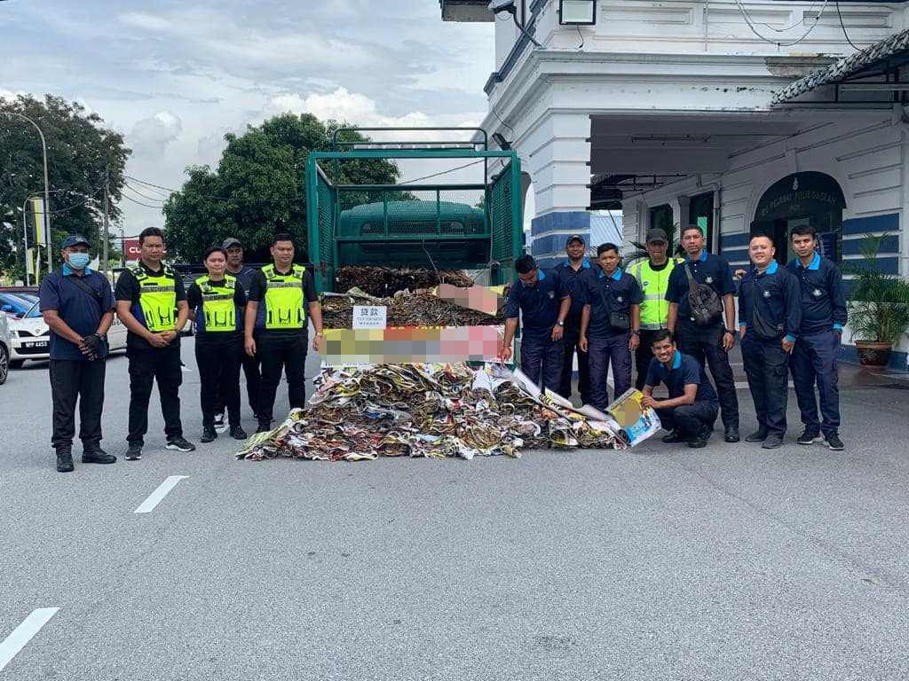 阿窿街招，拆！ 怡警市厅联手秃鹫行动