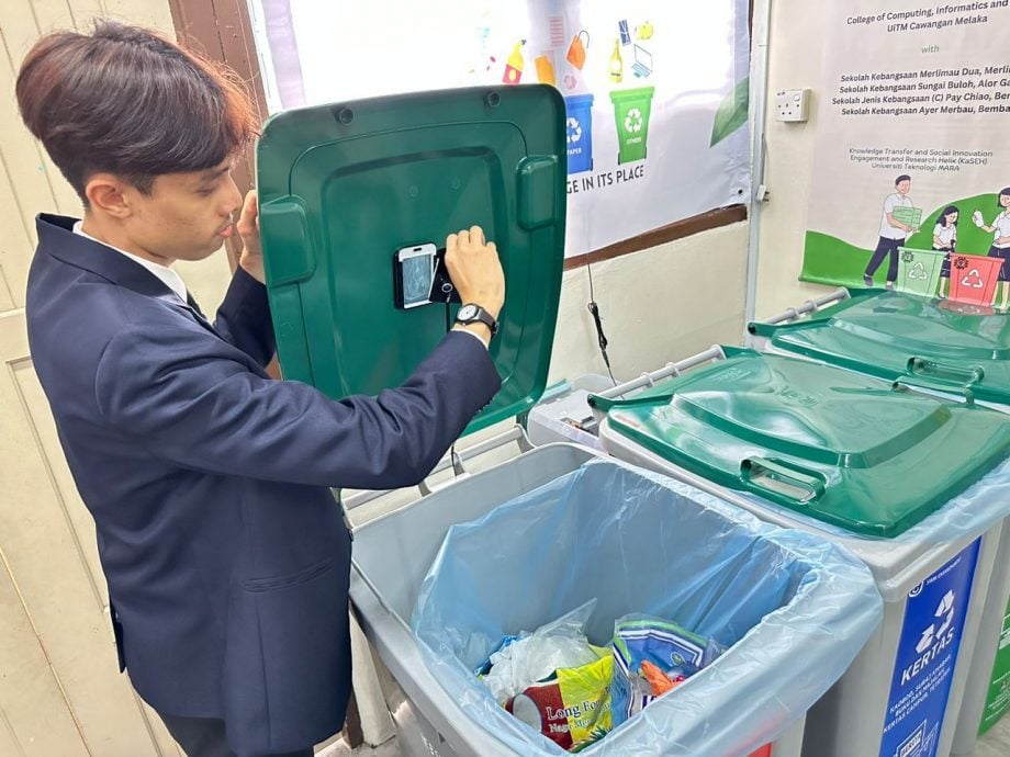 （古城第三版主文）4所小学试行使用“精明垃圾桶” 从小灌输环保的重要性