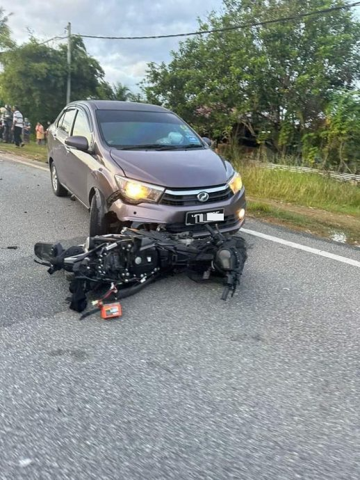 （大北马）21岁厂工上班途中骑摩托车撞上前方摩托车的排气管失控与轿车相撞当场死亡