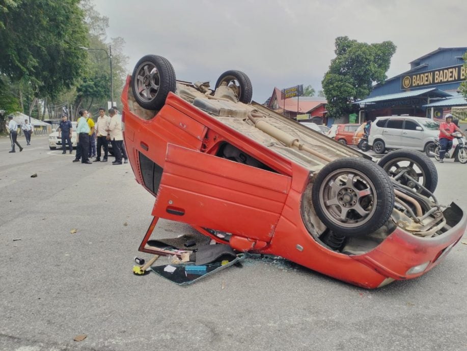 NS波德申／救护车撞上急转弯车，两人轻伤