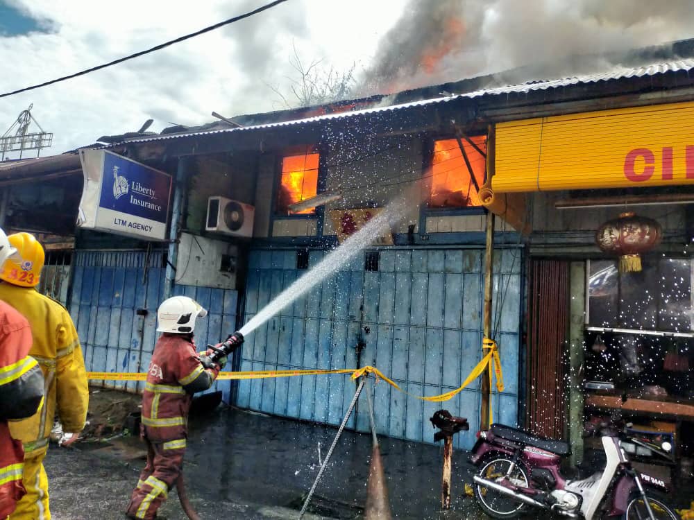 视频｜火魔二度“拜访”老街场店铺老店屋火灾死灰复燃- 国内- 即时国内