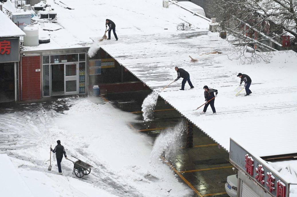 中国北方多地降雪降温 北京迎今年初雪