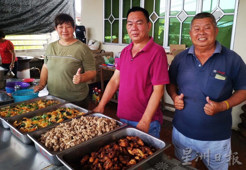 莫珍歪泗义兴义工团 为丧府义务煮食