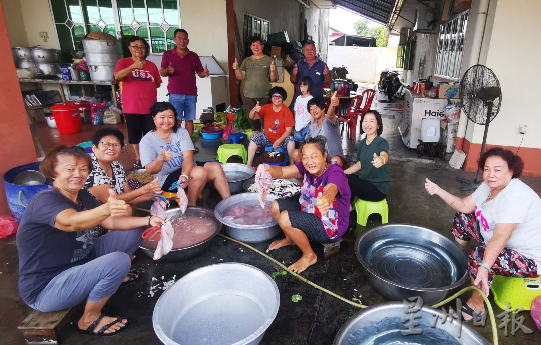 莫珍歪泗义兴义工团 为丧府义务煮食