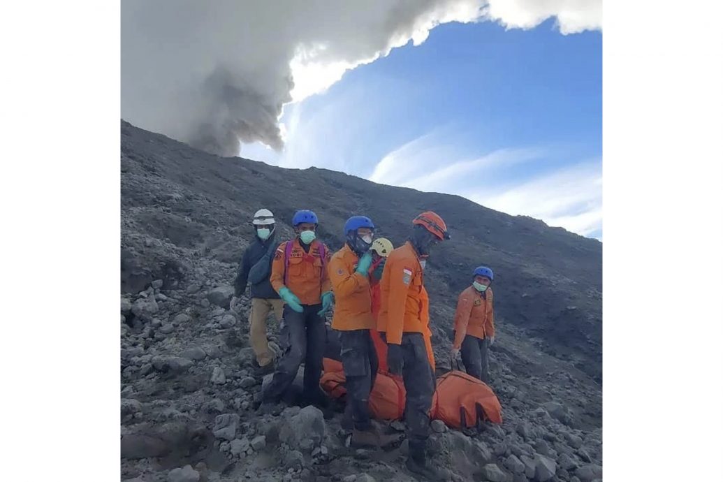 印尼马拉皮火山喷不停！搜救队再找到2遗体 至少13死10失踪