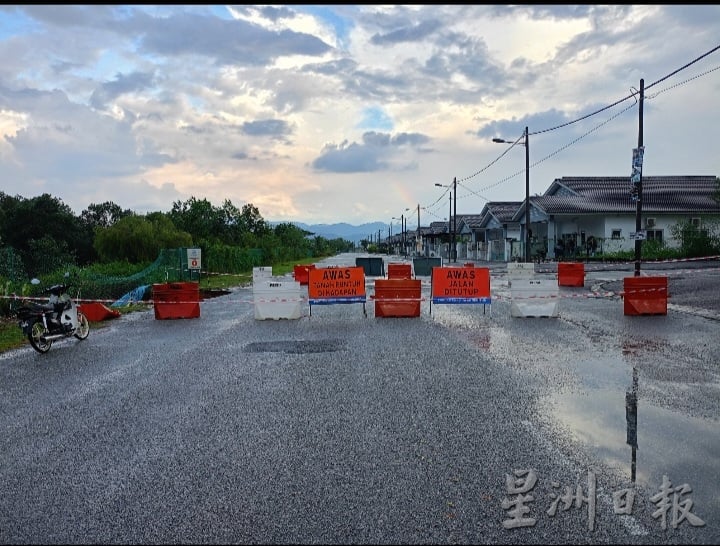 和丰西湖花园道路 受大雨影响路面崩塌