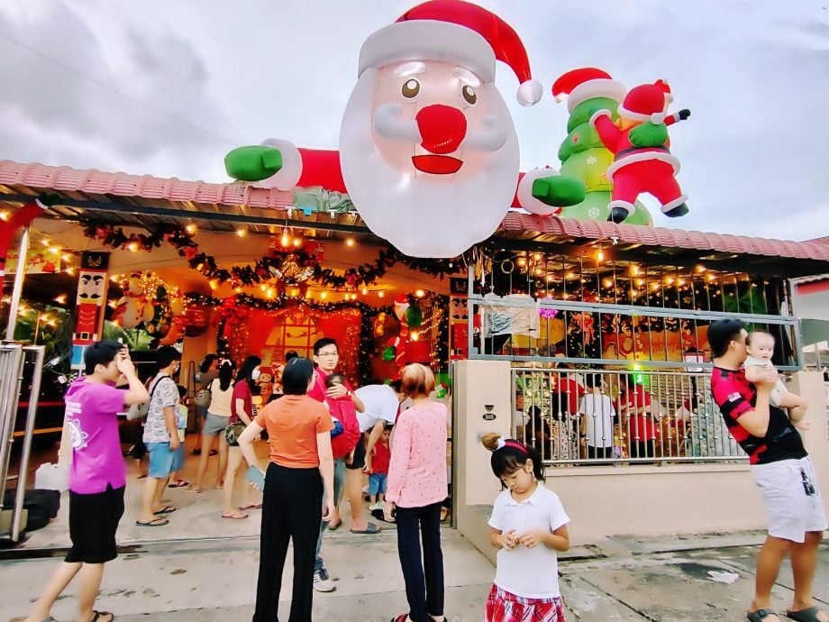 圣诞“雪花”安顺纷飞 亲子圣诞游行孩子开心