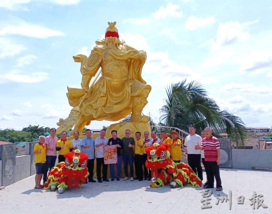 雪州最高的关圣帝君黄铜制神像，晋位屹立在蕉赖十一哩星安庙运城城堡