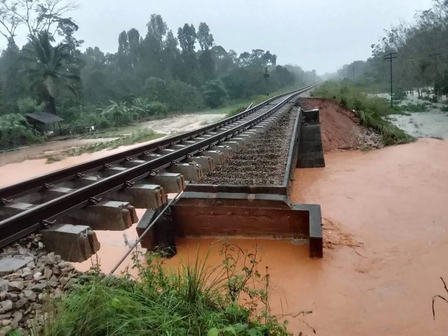 泰南水灾约5万人受灾  公路铁路关闭