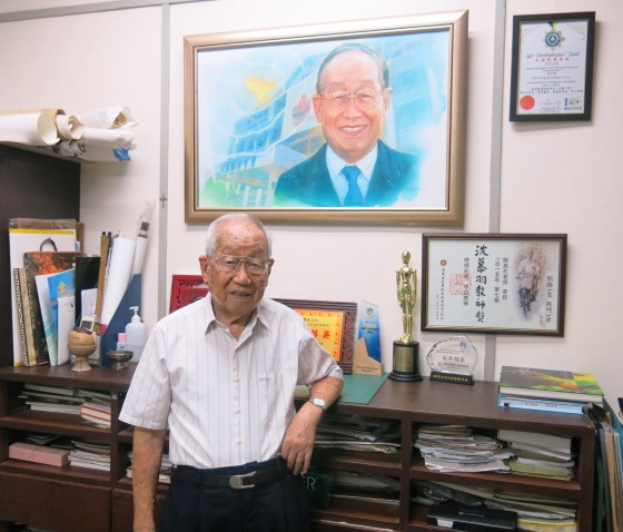 91岁高龄美术老师陈昌孔荣休