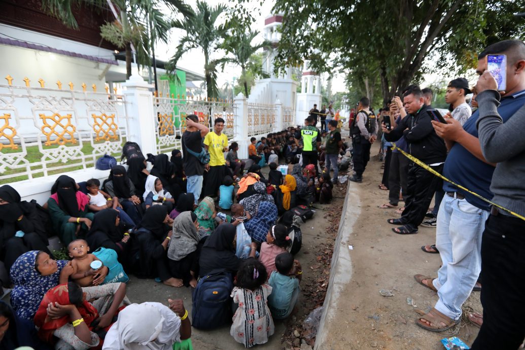 逾300名罗兴亚人登陆印尼亚齐 