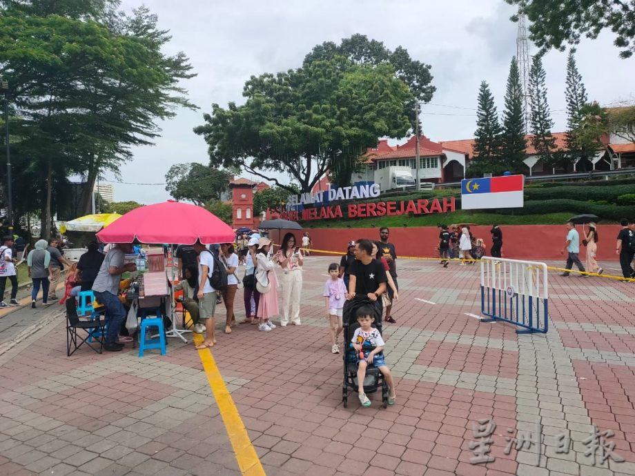 （古城第三版主文）連假帶動車輛湧入 無車區加改道引塞車