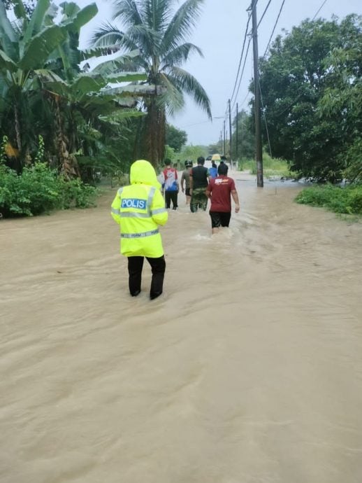 水位高涨，哥打丁宜4路段暂不允车辆通行，垦殖区住宅水淹4公尺