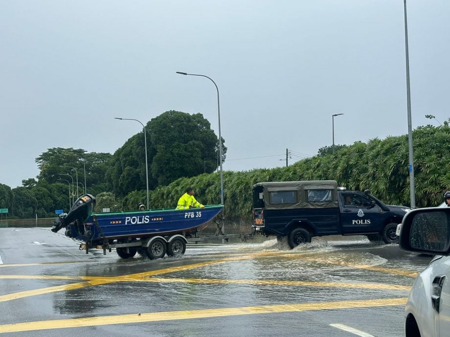 水位高涨，哥打丁宜4路段暂不允车辆通行，垦殖区住宅水淹4公尺