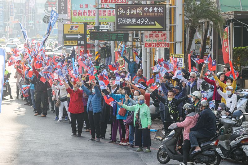 台湾大选倒数5天！“首投族”成影响胜败关键　最担忧薪资经济问题