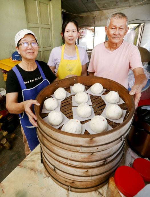 大霹雳封底主文／今天下／【老茶室情怀】打巴律新村新宴浓香茶室 手工包炖咖央传统好滋味