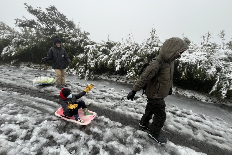 天下事  新北乌来山区下雪（2）