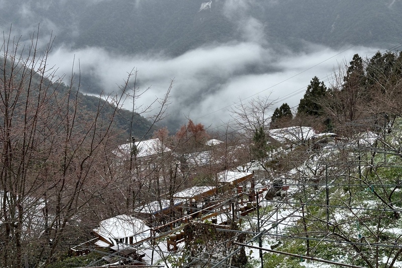 天下事  新北乌来山区下雪（2）