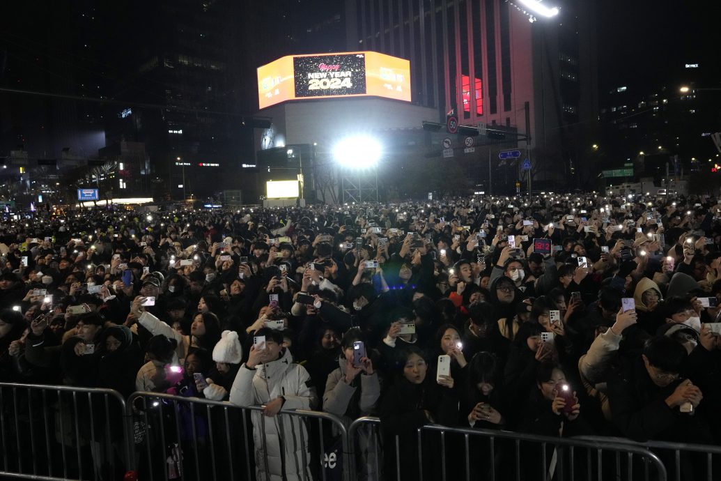 拼盘 首尔封街跨年表演　10万人倒数狂欢