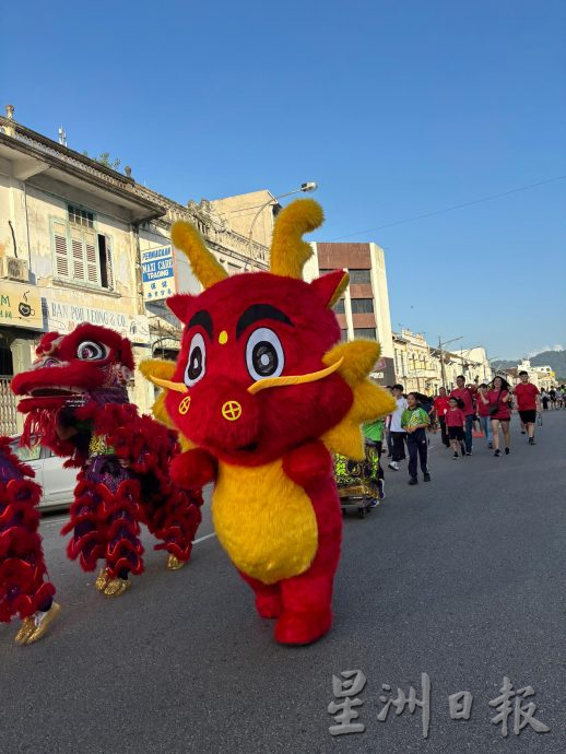 柔：峇華團新春慶典大遊行  8000人參與其盛喜迎春