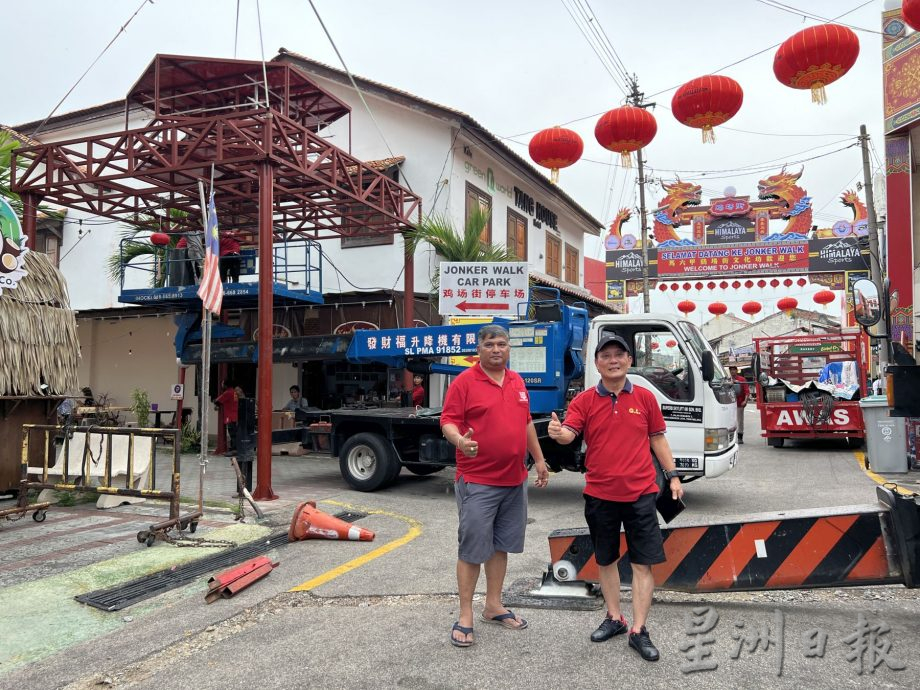 漆篮龙灯笼财神爷新牌楼 鸡场街添4打卡点