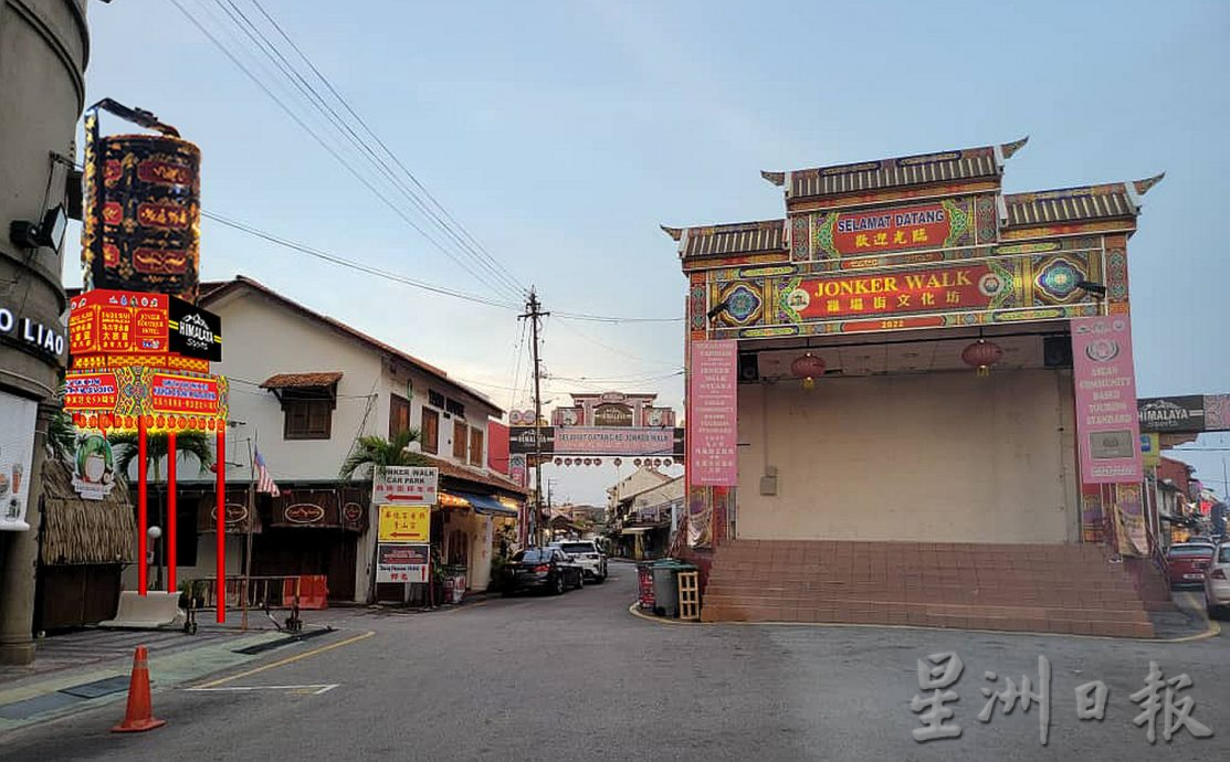 漆篮龙灯笼财神爷新牌楼 鸡场街添4打卡点