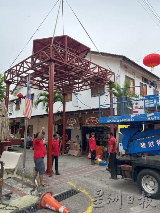 漆篮龙灯笼财神爷新牌楼 鸡场街添4打卡点