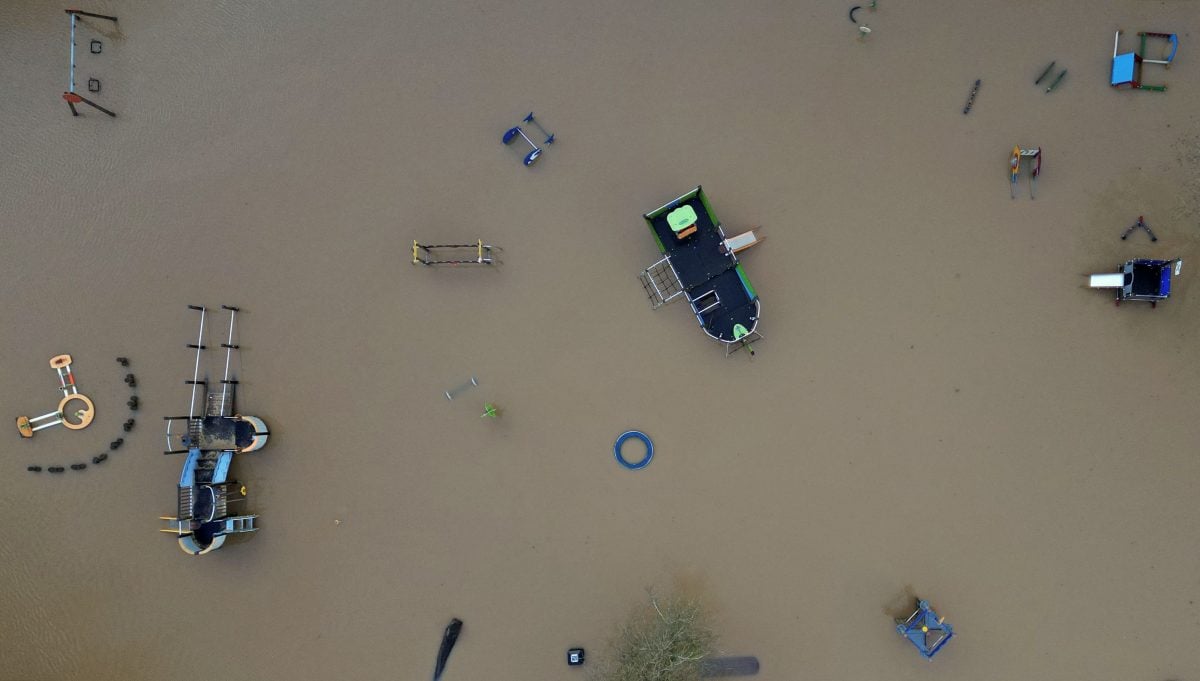 英国暴雨成灾多地水浸 近千栋房屋受破坏