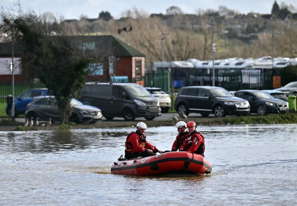 英国暴雨成灾多地水浸 近千栋房屋受破坏