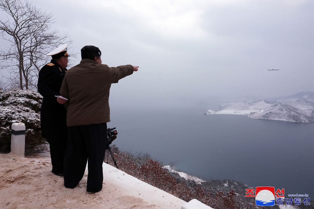 金正恩指导朝鲜潜射型战略巡航导弹试射活动