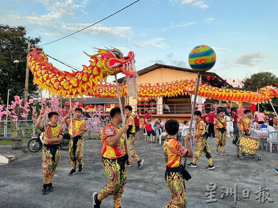 马接翁武年景布置亮灯 浓浓年味旅游年加分