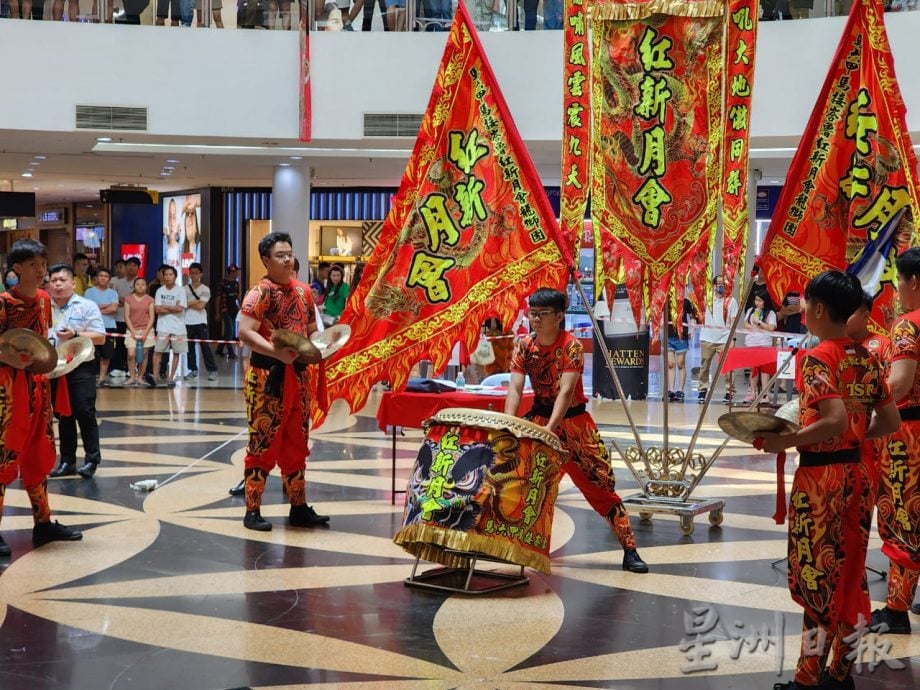 （古城第四版主文）陈江荣：舞狮是我们引以为傲的文化，在海内外发扬光大