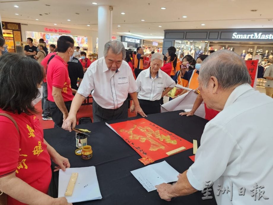 （古城第四版主文）陈江荣：舞狮是我们引以为傲的文化，在海内外发扬光大