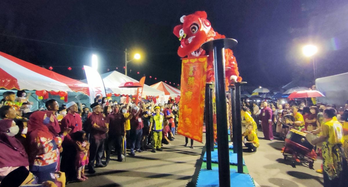 （大北马）玻中总亚娄老街新春嘉年华倒数，2日晚正式引爆，祥龙南狮战鼓高桩舞狮陆续上阵