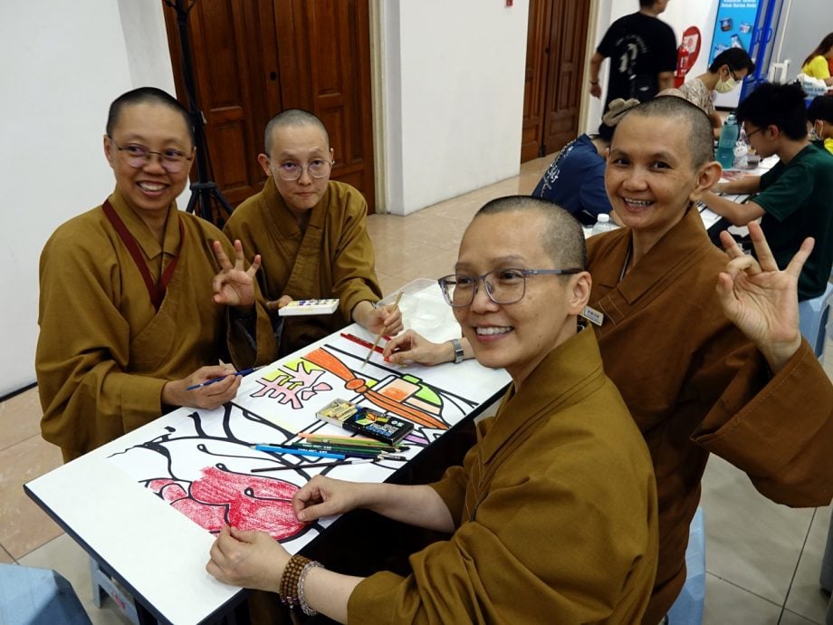 （大都会）东禅寺艺起彩绘巨型年画