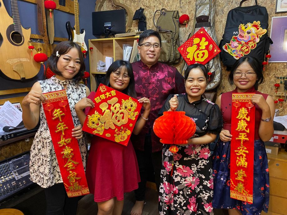 地贫协会Nulu Sisters 洗脑新年歌向各族拜年