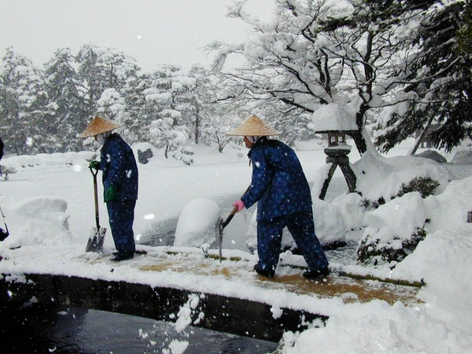 “警报级大雪”恐袭东京！羽田取消76航班 JR铁路料停驶