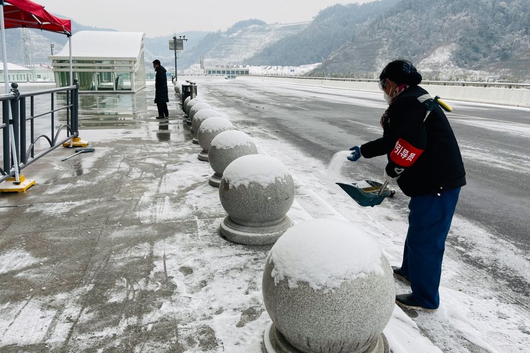 中国多地进入雨雪最强时段  暴雪大风冻雨6预警齐发 