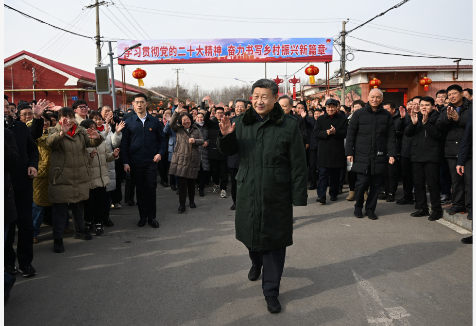 习近平向全国各族人民和港澳台同胞拜年